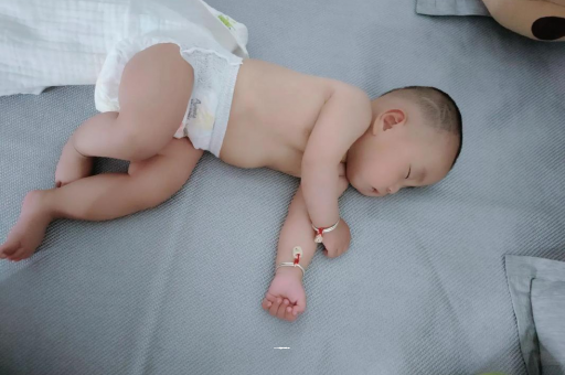 泸州几个月宝宝会抬头